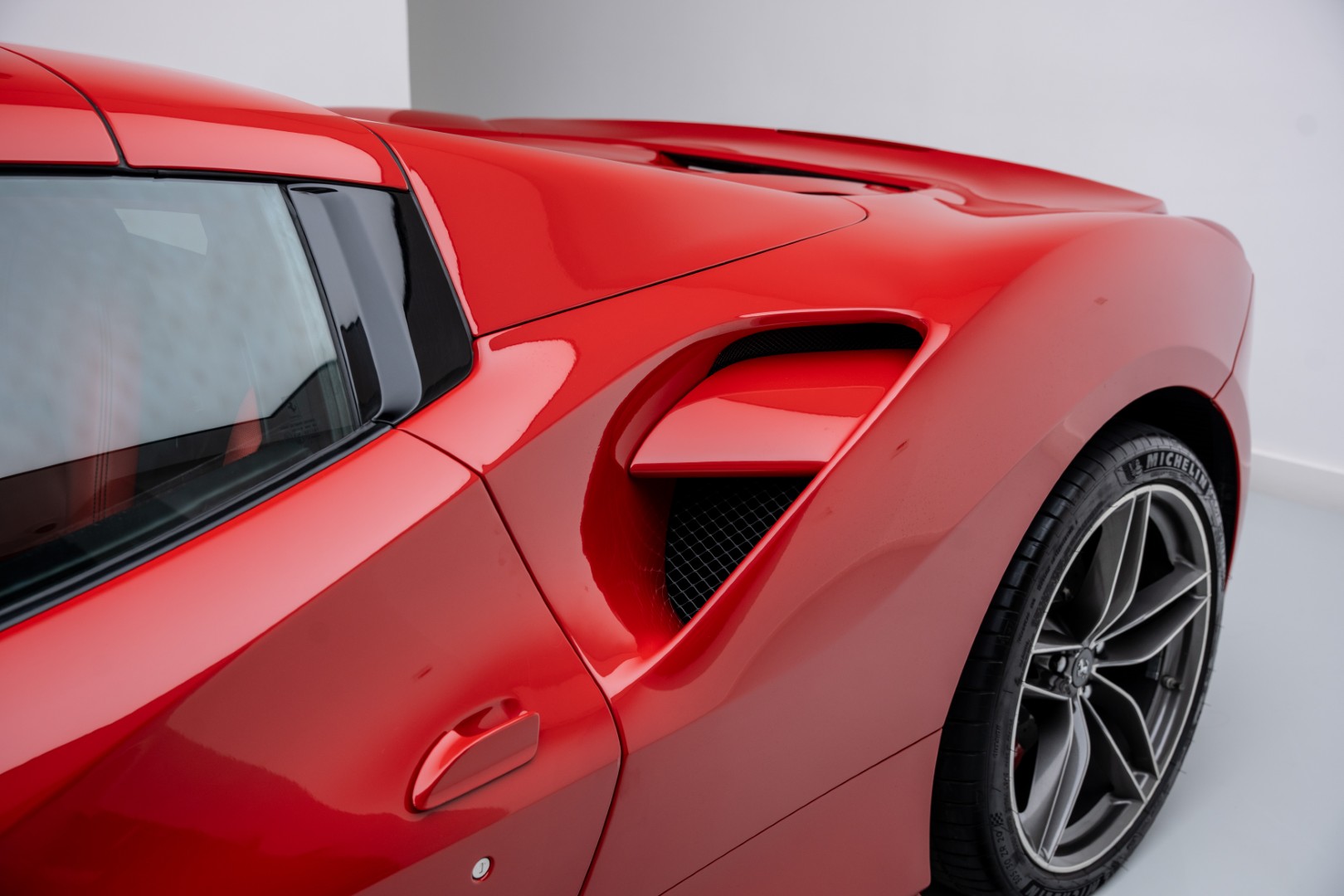 2017 FERRARI 488 SPIDER | GCC | EXCELLENT CONDITION | MAIN DEALER SERVICE